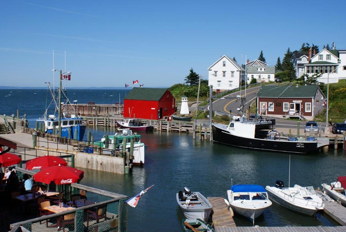 Tides Inn Guest Suites Halls Harbour Bagian luar foto