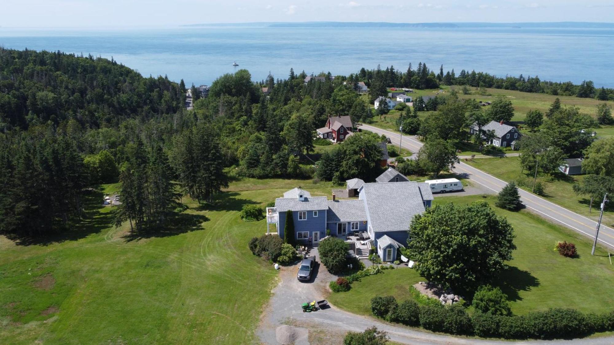 Tides Inn Guest Suites Halls Harbour Bagian luar foto