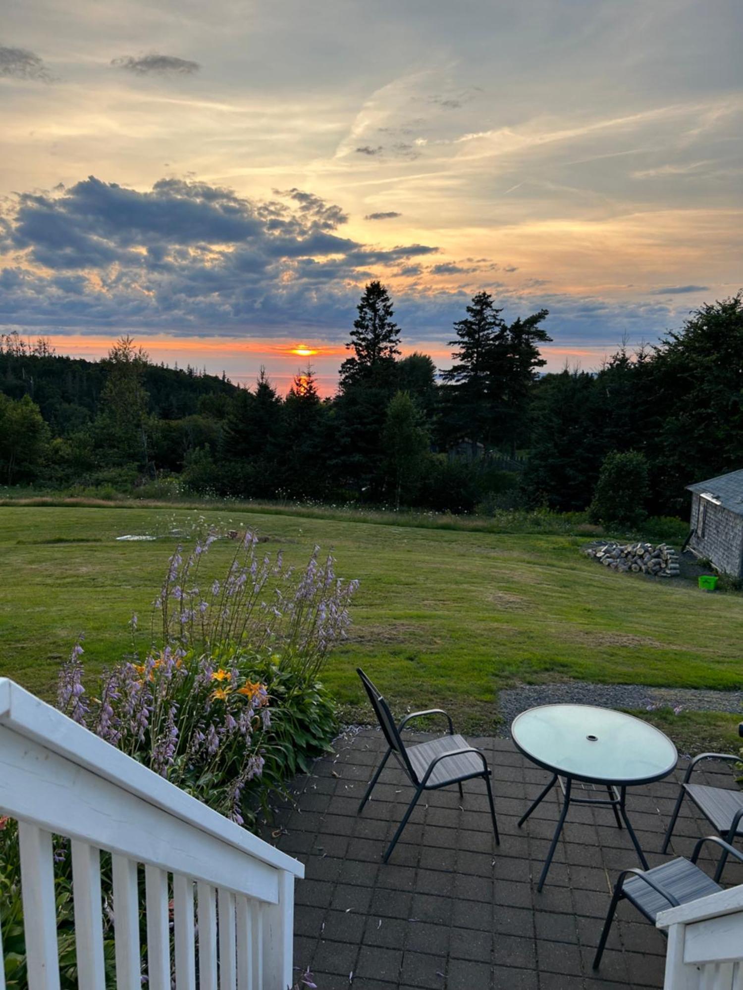 Tides Inn Guest Suites Halls Harbour Bagian luar foto